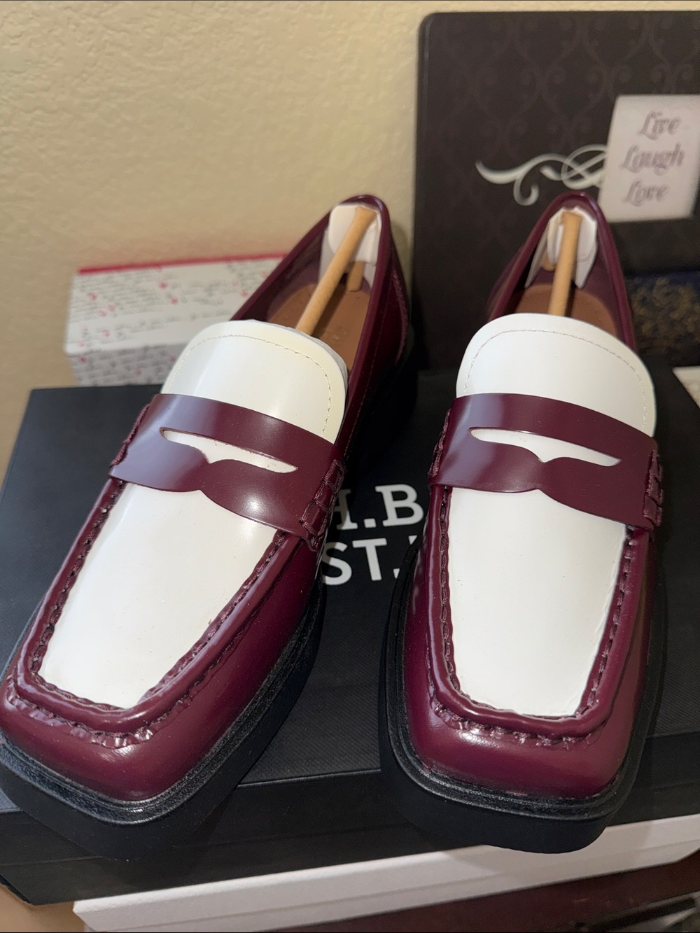 G.H. Bass Bowery Square Toe Penny Loafers Wine Cream Leather Size 6.5 NIB - Picture 3 of 8